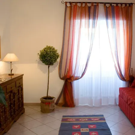 Orange Apartment *