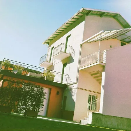 Orange Apartment Lezzeno
